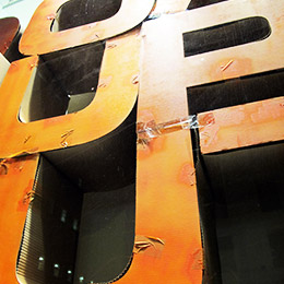 如何开通正版的短信轰炸免费在线网站